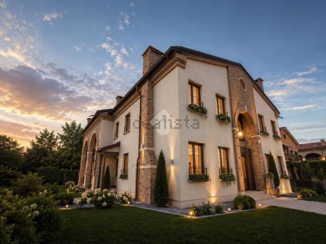 Appartamento in vendita di 325 m² in Via Giovanni Pascoli, 35