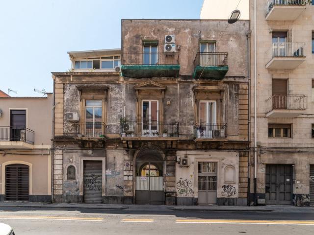 Appartamento in vendita di 327 m² in Via Monserrato, 60