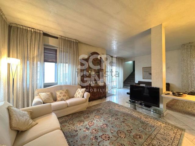 Appartamento in vendita di 327 m² in Via Tiziano