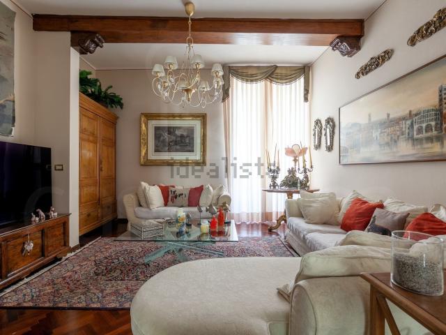 Appartamento in vendita di 327 m² in Piazza san michele