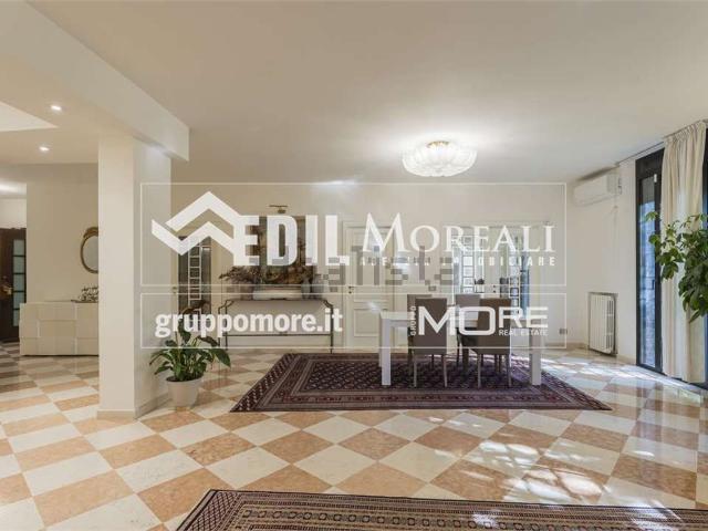 Appartamento in vendita di 328 m² in Via delle Costellazioni