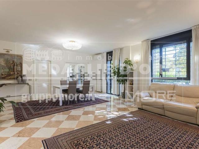Appartamento in vendita di 328 m² in Via delle Costellazioni