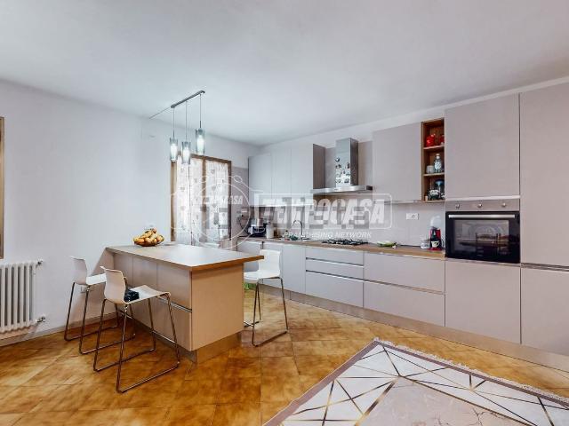 Appartamento in vendita di 328 m² in Via J. Barozzi, 5