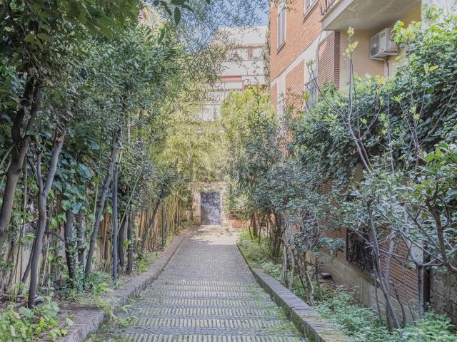 Appartamento in vendita di 330 m² in Via Campo Catino