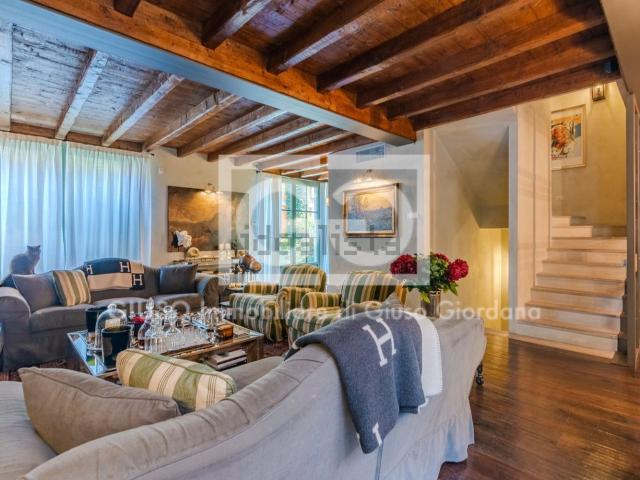 Appartamento in vendita di 330 m² in Via Carlo D&apos Adda