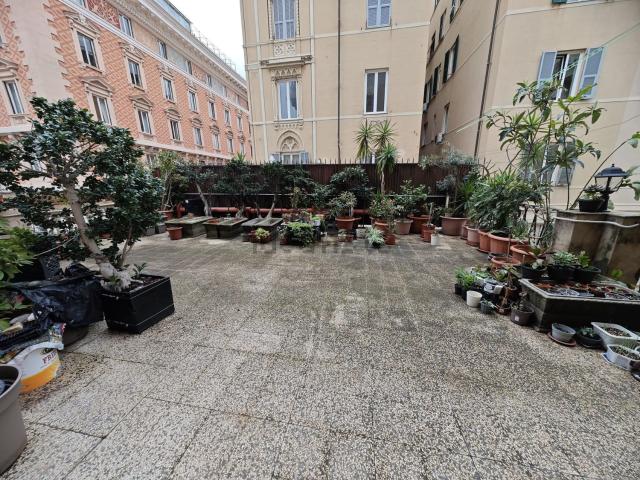 Appartamento in vendita di 330 m² in Via Anton Maria Maragliano