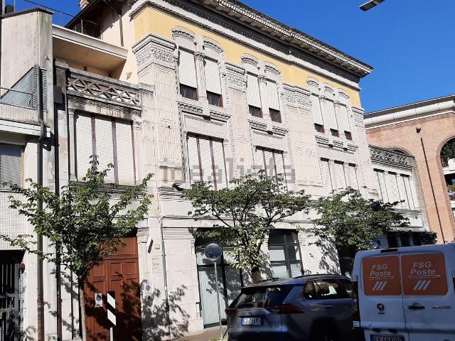 Appartamento in vendita di 330 m² in Via Giosuè Carducci, 19