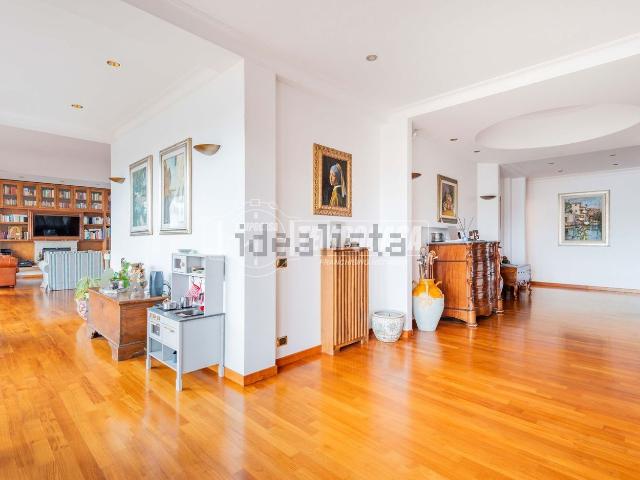 Appartamento in vendita di 330 m² in Via del Giordano, 33