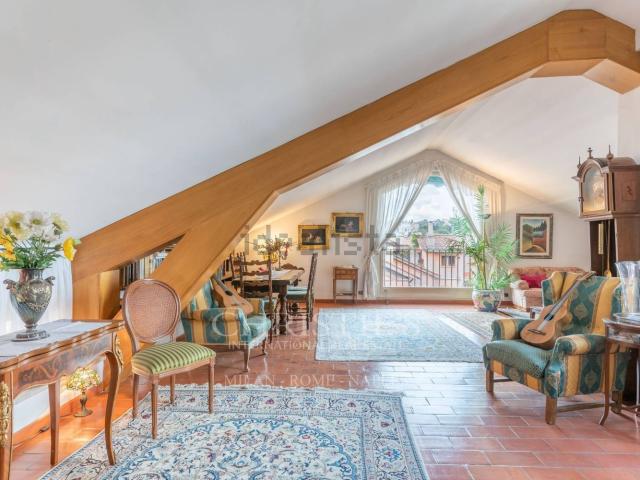 Appartamento in vendita di 330 m² in Via della Trinità dei Pellegrini