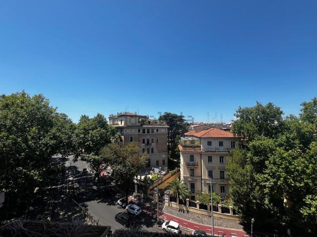 Appartamento in vendita di 330 m² in Via Emilio de Cavalieri, 11