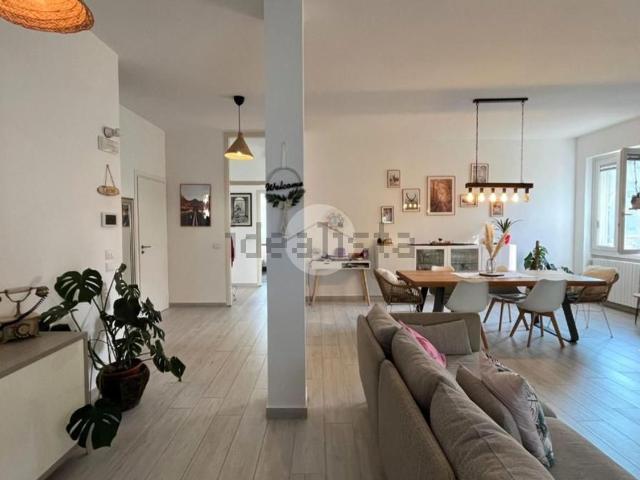 Appartamento in vendita di 330 m² in Via Eugenio Montale
