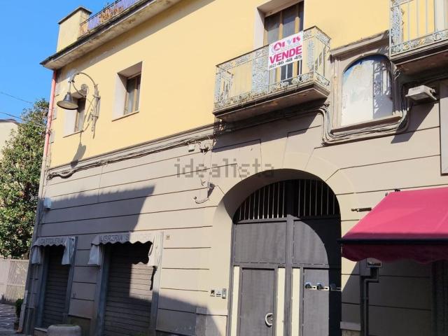 Appartamento in vendita di 330 m² in Via Filippo Iovara, 56