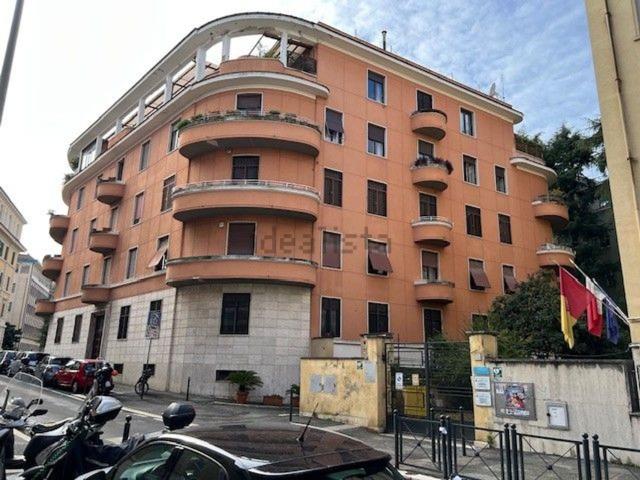 Appartamento in vendita di 330 m² in Via Lovanio, 11