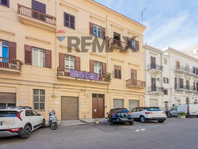 Appartamento in vendita di 330 m² in Via Mariano Stabile, 24
