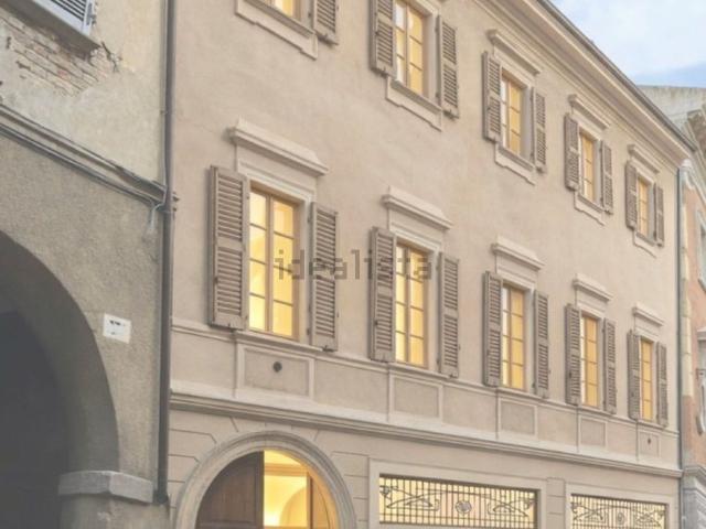 Appartamento in vendita di 330 m² in Via Sant&apos Antonino