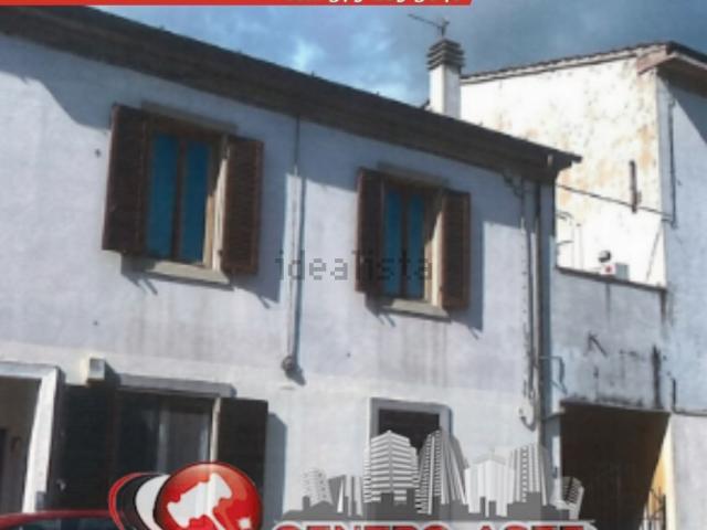Appartamento in vendita di 330 m² in Via Santini Adelmo
