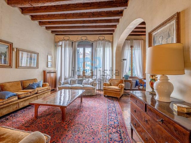 Appartamento in vendita di 330 m² in Via Stangade