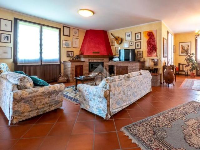 Appartamento in vendita di 330 m² in Via Po, 31