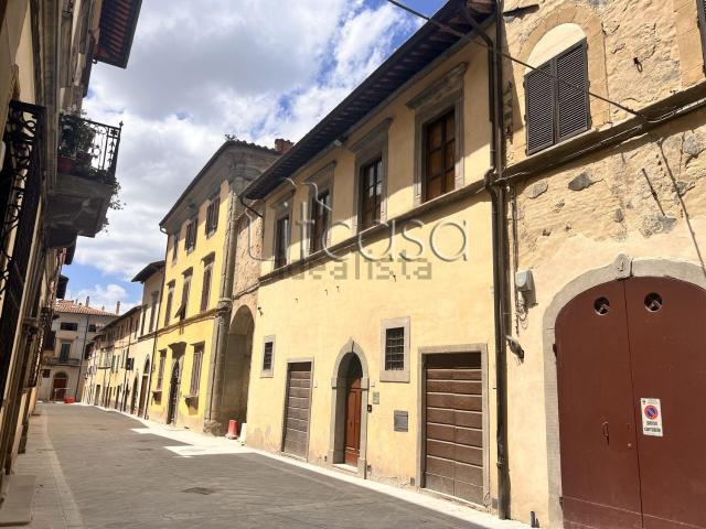 Appartamento in vendita di 330 m² in Via Pier della Francesca