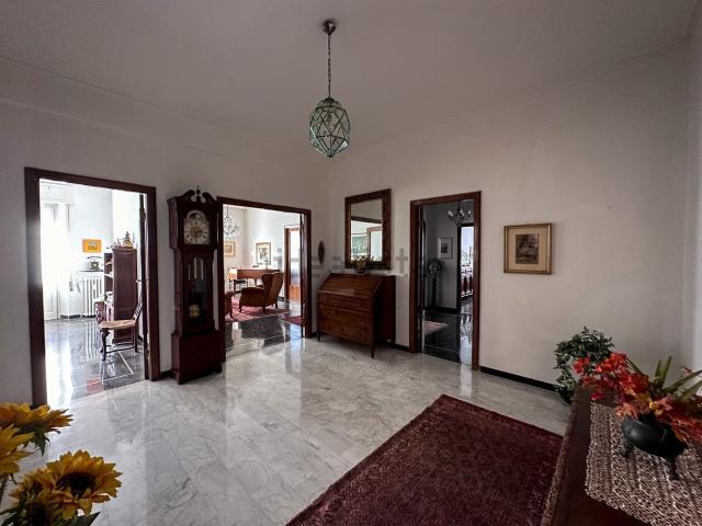 Appartamento in vendita di 330 m² in Viale Francesco Tappani, 6