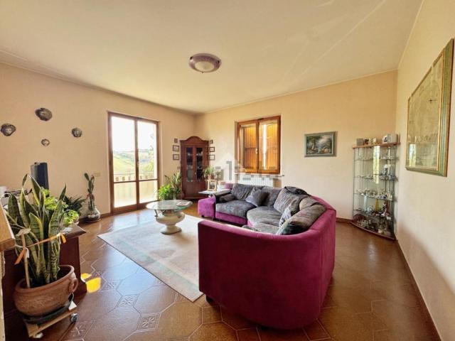 Appartamento in vendita di 335 m² in Via Castello Farneto, 1