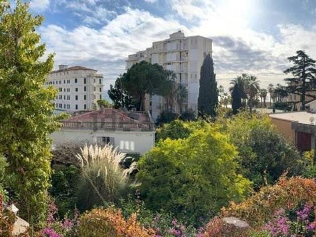 Appartamento in vendita di 338 m² in Via Nuvoloni, 65