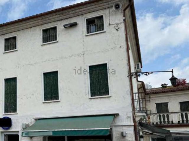 Appartamento in vendita di 338 m² in Piazza Umberto I