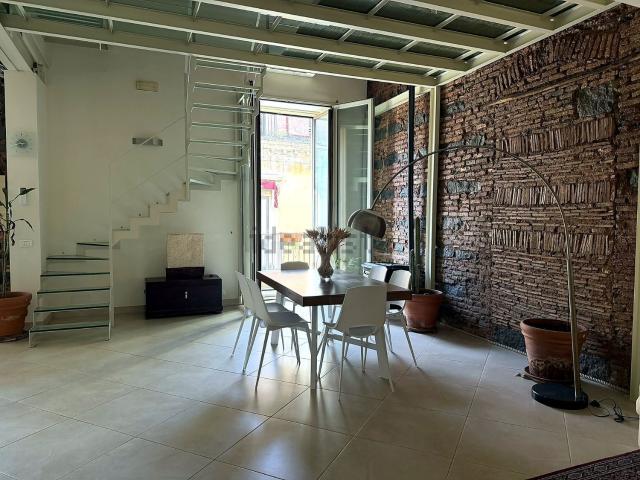 Appartamento in vendita di 340 m² in Via Barone della Bicocca, 24
