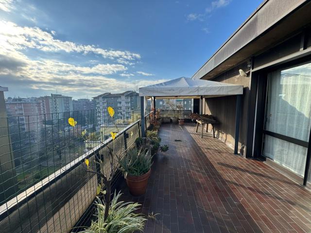 Appartamento in vendita di 340 m² in Via Bartolomeo D&apos Alviano