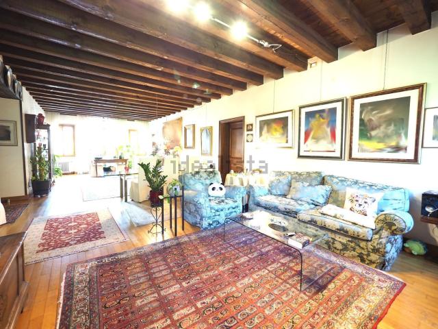 Appartamento in vendita di 340 m² in Via Bissuola