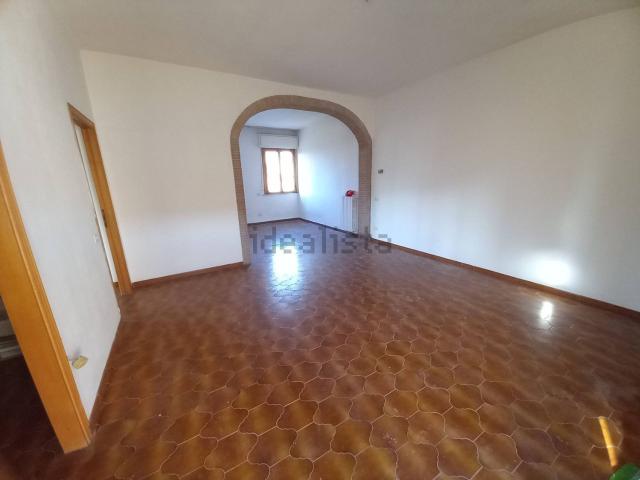 Appartamento in vendita di 340 m² in Via Giuseppe Saragat, 1