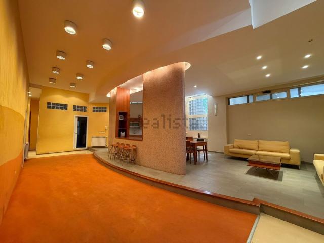 Appartamento in vendita di 340 m² in Via Leucatia
