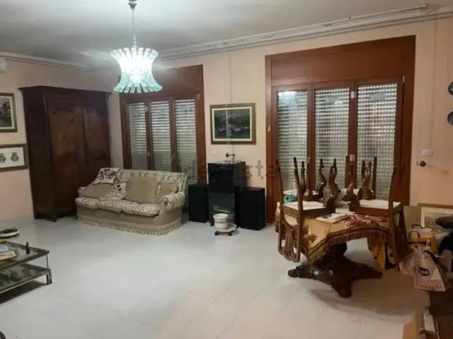 Appartamento in vendita di 340 m² in Via Sigmund Freud