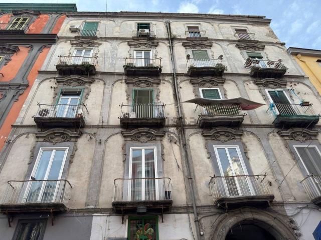 Appartamento in vendita di 340 m² in Via Vergini, 25