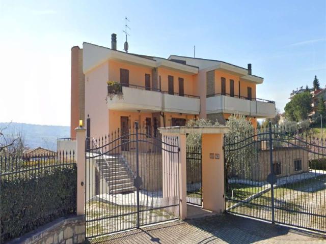 Appartamento in vendita di 340 m² in Viale IV Novembre, 24