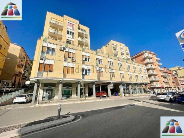 Appartamento in vendita di 341 m² in Piazza Europa, 120