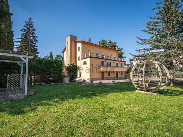 Appartamento in vendita di 342 m² in Via Volturno, 25