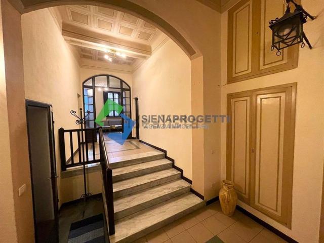 Appartamento in vendita di 344 m² in Via della Sapienza