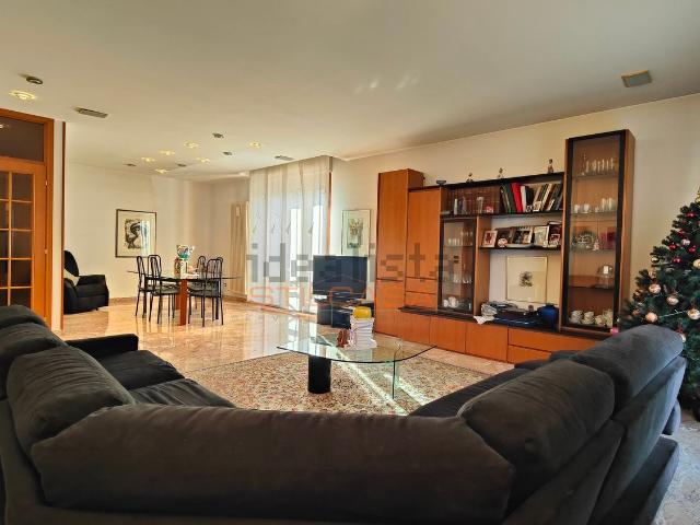 Appartamento in vendita di 344 m² in Via Milazzo