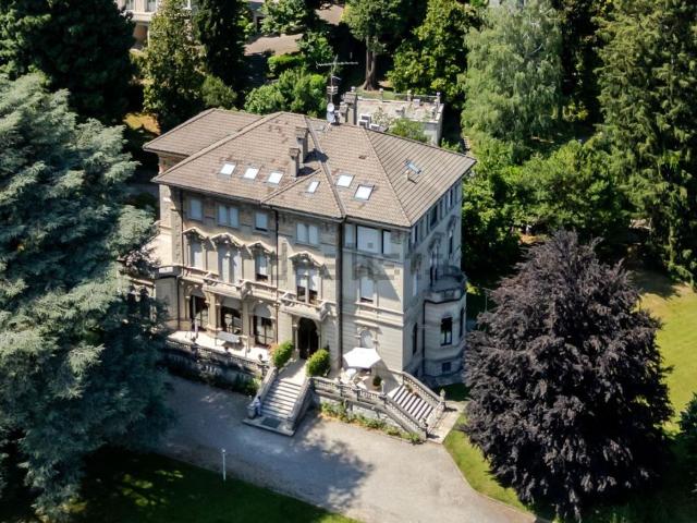 Appartamento in vendita di 345 m² in Via Tavernari Vittorio, 4