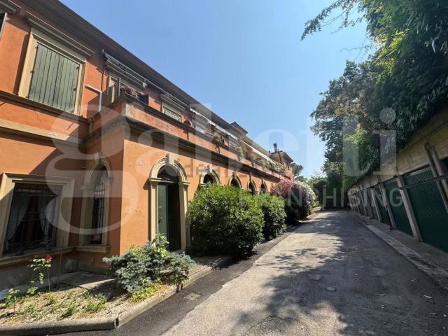 Appartamento in vendita di 350 m² in Via Anna Frank, 30