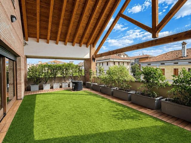 Appartamento in vendita di 350 m² in Via Goffredo Mameli, 111