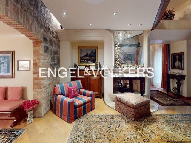 Appartamento in vendita di 350 m² in Via del Vescovado