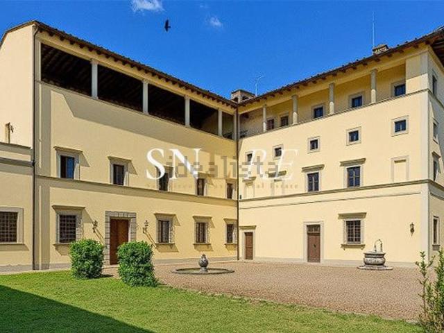 Appartamento in vendita di 350 m² in Via di Vingone