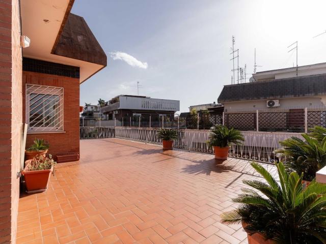 Appartamento in vendita di 350 m² in Via Federico de Roberto