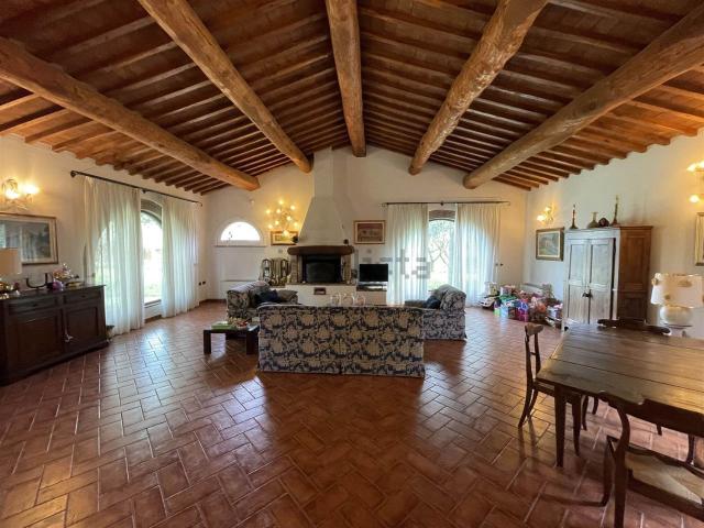Appartamento in vendita di 350 m² in Via Ladronaia
