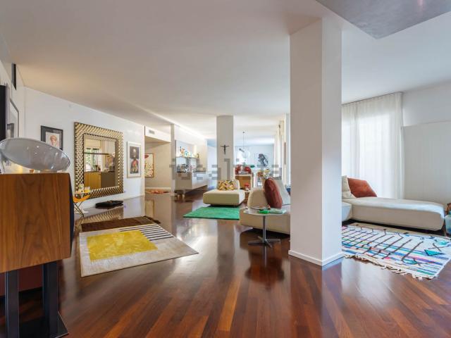 Appartamento in vendita di 350 m² in Via Luigi Cadorna