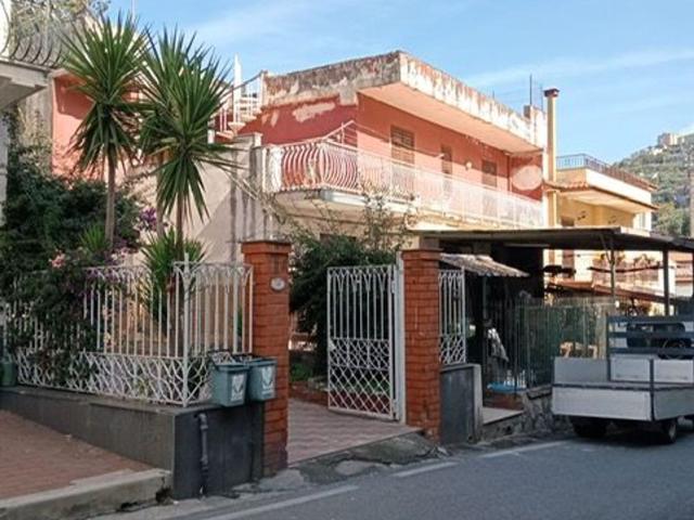 Appartamento in vendita di 350 m² in Via San Nicola Castello