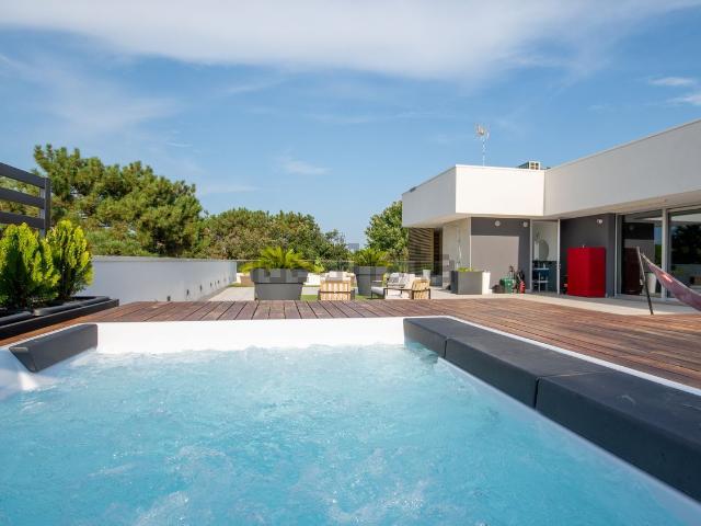 Appartamento in vendita di 350 m² in Via Pleione, 12