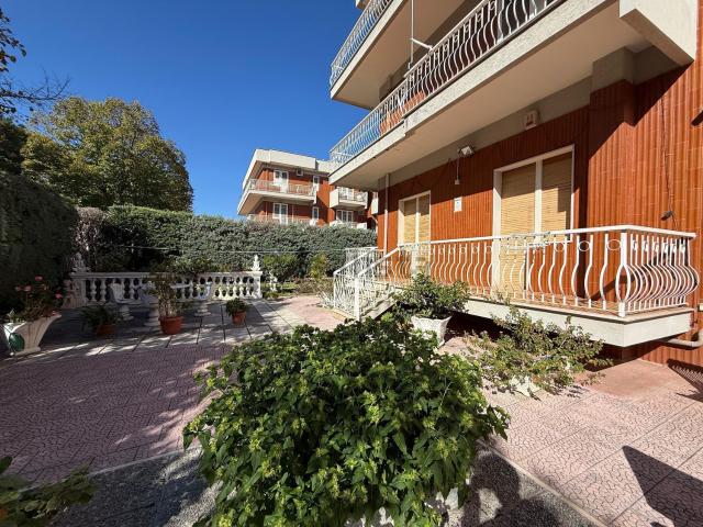 Appartamento in vendita di 350 m² in Via Tito Serra